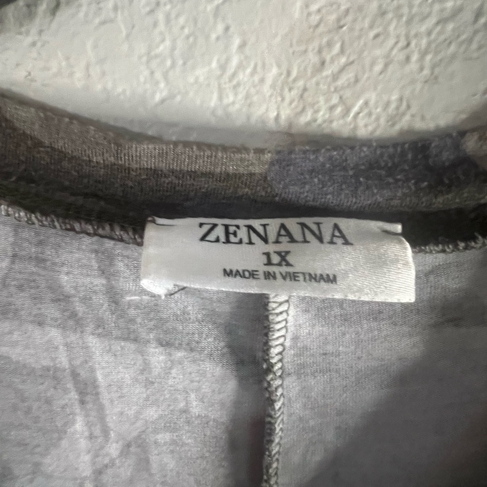 Zenana Outfitters Oversized Gray Black Tee - Picture 4 of 4